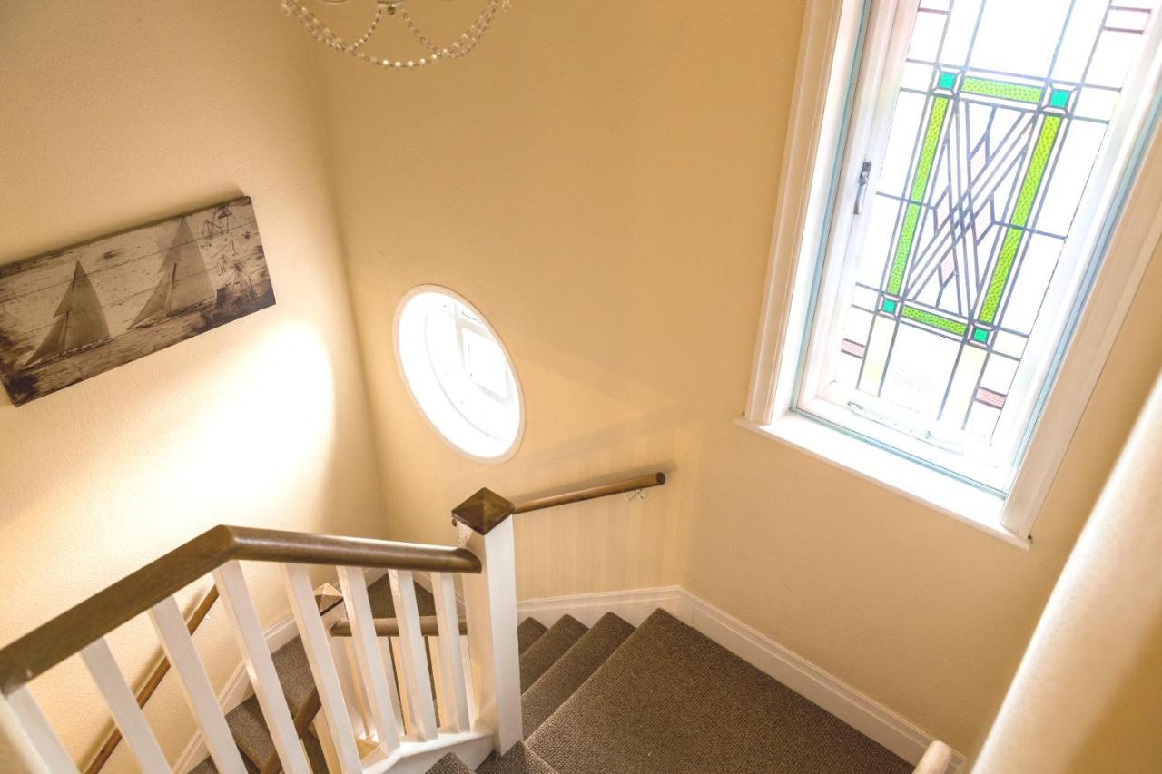 Large 5 Bed House In Scarborough Near The Beach, Large Garden & Hot Tub المظهر الخارجي الصورة