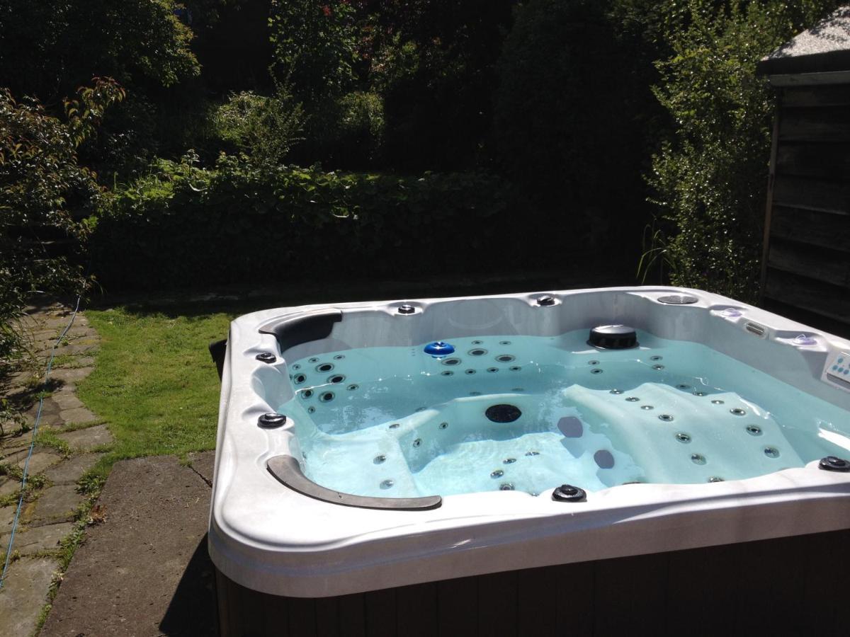 Large 5 Bed House In Scarborough Near The Beach, Large Garden & Hot Tub المظهر الخارجي الصورة