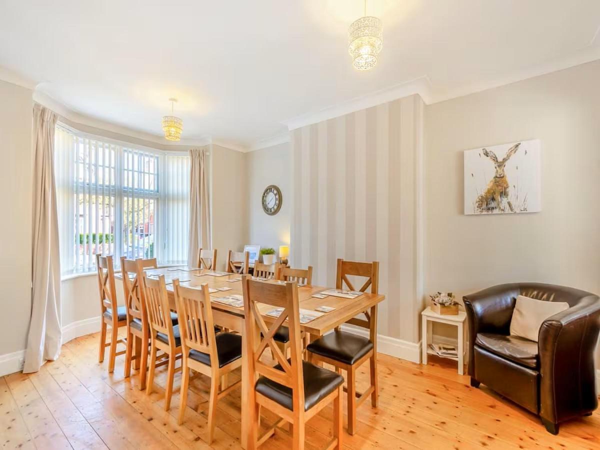 Large 5 Bed House In Scarborough Near The Beach, Large Garden & Hot Tub المظهر الخارجي الصورة