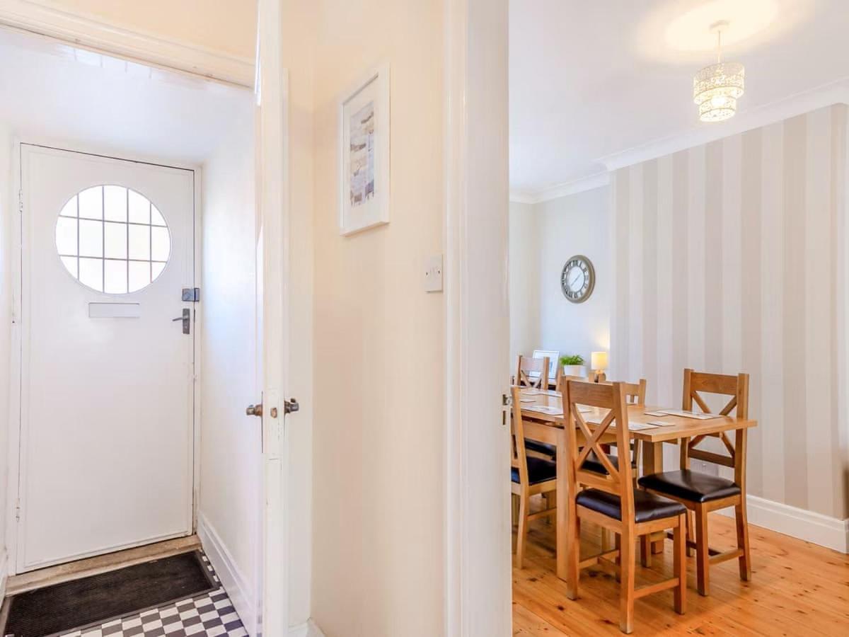 Large 5 Bed House In Scarborough Near The Beach, Large Garden & Hot Tub المظهر الخارجي الصورة